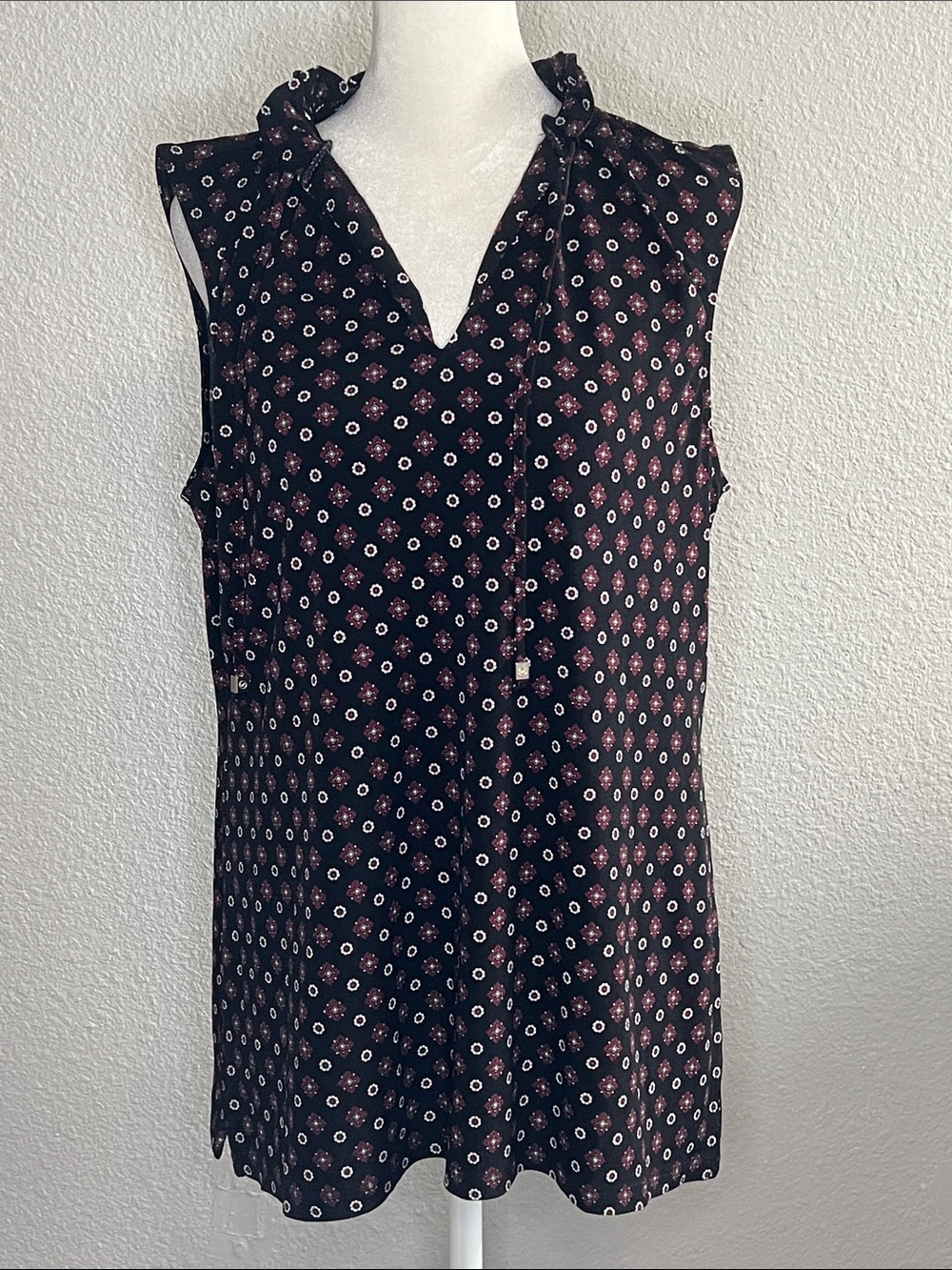 Michael Kors Sleeveless Ruffle Neck Boho Blouse Black/Red Size Large